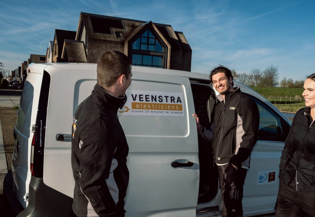 Foto van 3 mensen die werken voor Elektricien Veenstra
